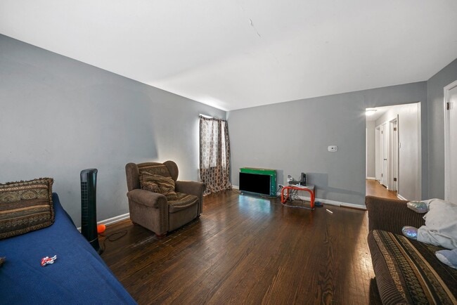 Building Photo - 8837 S Talman Ave