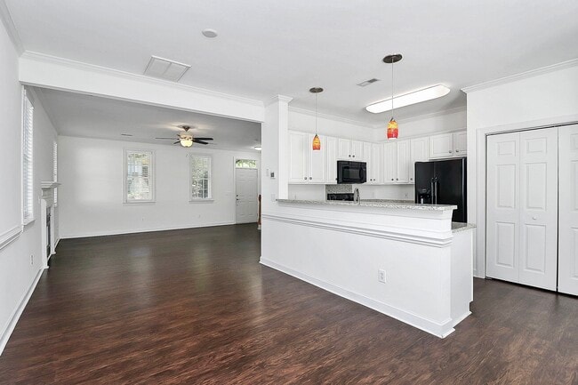 Dinning Area - 35 McCurdy St NW