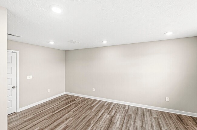 Foto del edificio - 7095 Equality Blvd