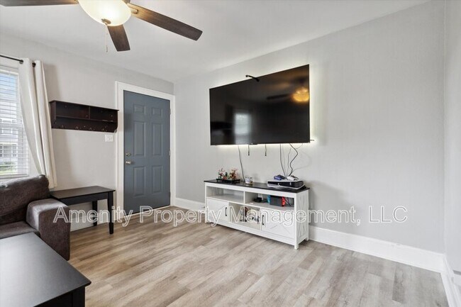 Foto del edificio - 417 Douglas Ave