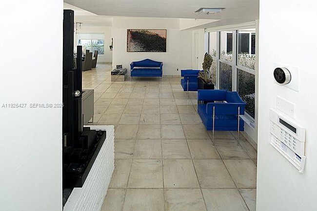 Foto del edificio - 5570 La Gorce Dr