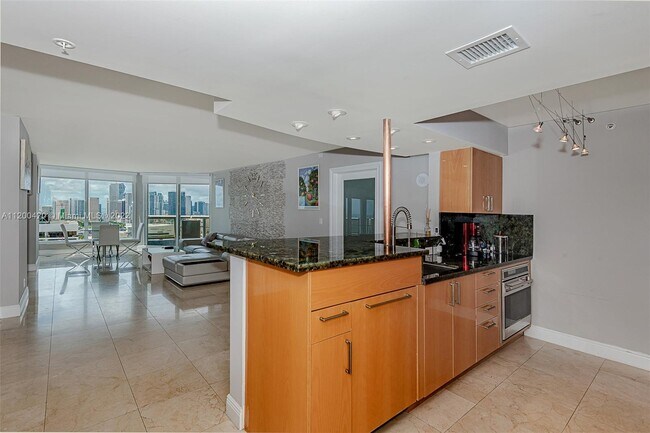 Foto del edificio - 1717 N Bayshore Dr