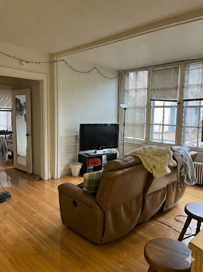 Building Photo - 612 Howard Plz