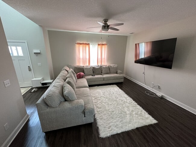 Building Photo - 544 Abode Ave