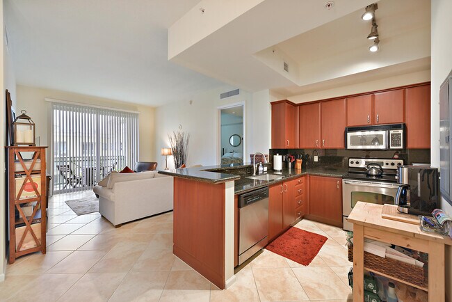 Building Photo - 403 S Sapodilla Ave