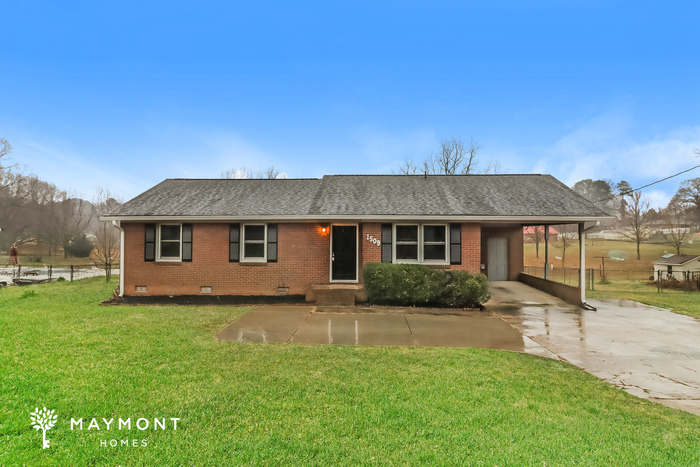 Foto principal - 3-Bedroom Brick Home in Dallas, NC!