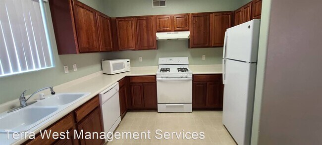 Building Photo - 2 br, 2 bath House - 3940 Quiet Pine Stree...