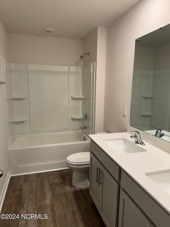 Building Photo - 1301 Fowler Dr