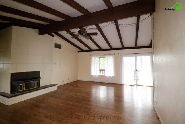 Building Photo - 1600 Ridge Dr