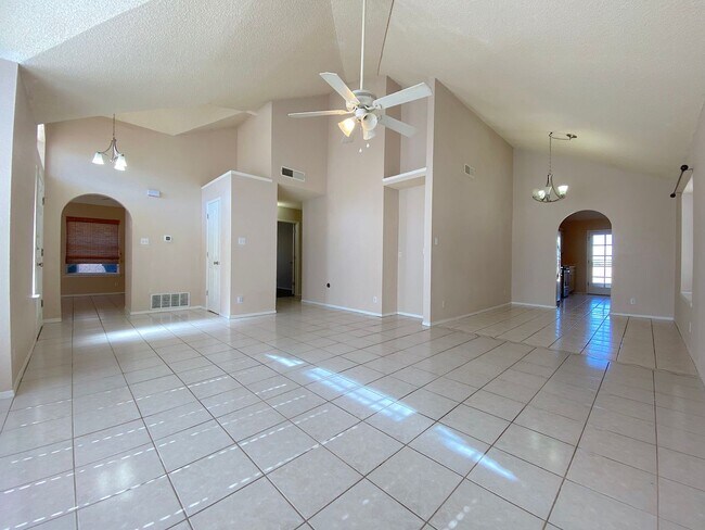 Foto del edificio - Northeast El Paso 4 bed with Refrig A/C