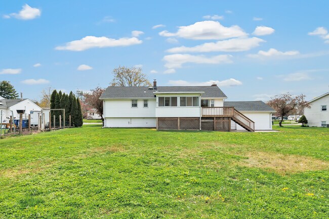 Building Photo - 34 Manor Dr