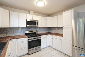 Building Photo - 2307 Crestmont Ave