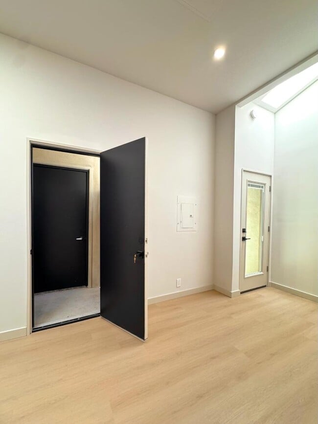 Building Photo - 3577 Louisiana St