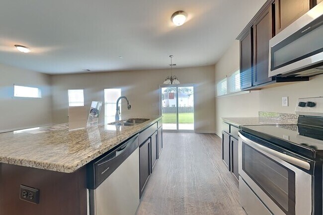 Foto del edificio - 325 Beacon Field Rd