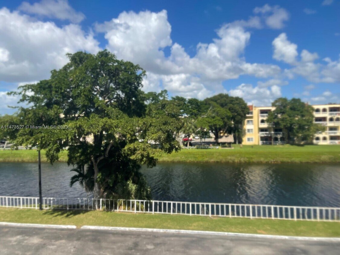 Primary Photo - 7725 SW 86th St