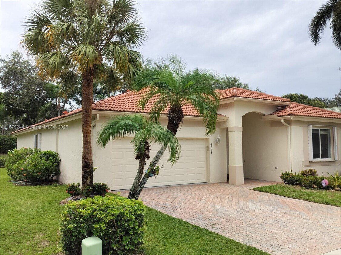 Building Photo - 8808 Via Tuscany Dr
