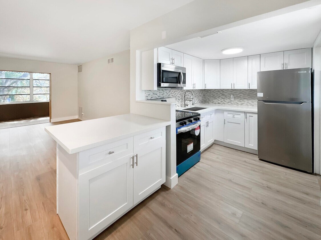 Primary Photo - 2213 NE 1st Ct
