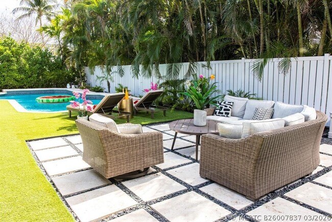 Foto del edificio - 222 N Tradewinds Ave