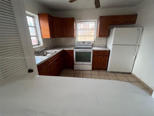 Foto del edificio - 1770 SW 6th St