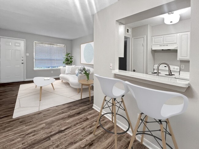 Photo - Close to CityCentre & Memorial City Mall Apartment