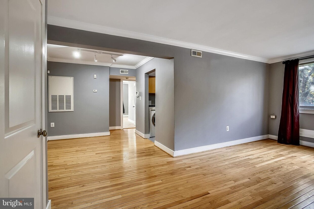 Photo - 2838 Hartford St SE (Washington, DC)