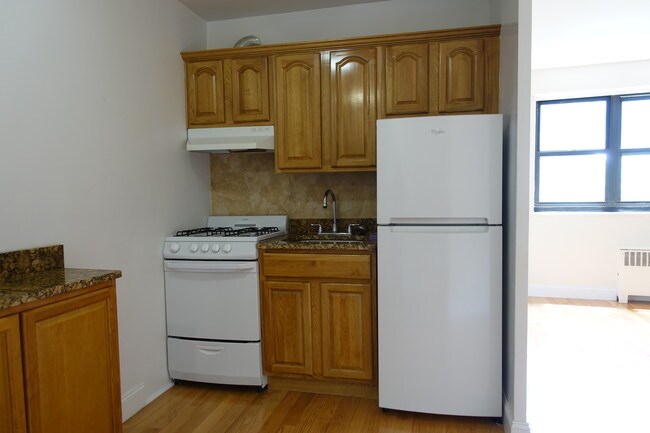 Building Photo - 13 Hamilton Pl