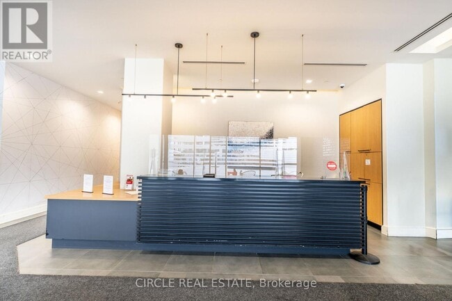 Photo du bâtiment - 2520 Eglinton Ave W