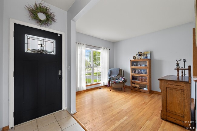 Building Photo - 2039 Greenview Dr