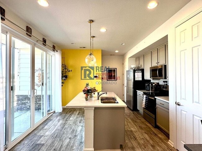 Foto del edificio - 23633 E 5th Dr