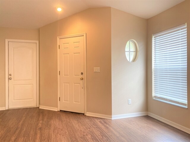 Building Photo - 1006 Lake Shore Ranch Drive