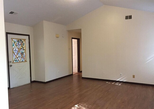 Foto del edificio - 110 Caldwell Dr - Spacious 3 BR / 2 BA Ran...