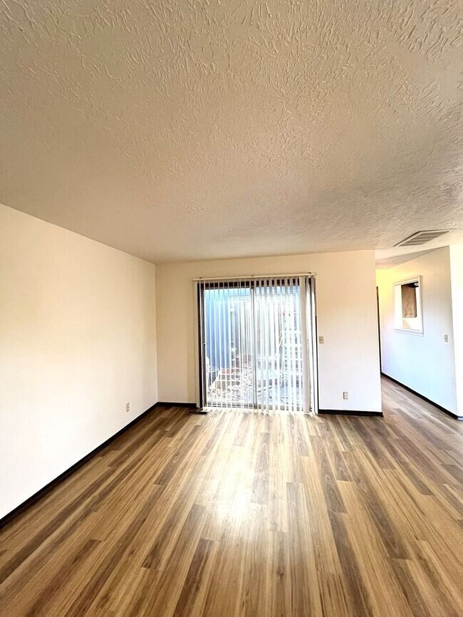 Building Photo - 2 Bed 2 Bath 2 Car Garage in Norman