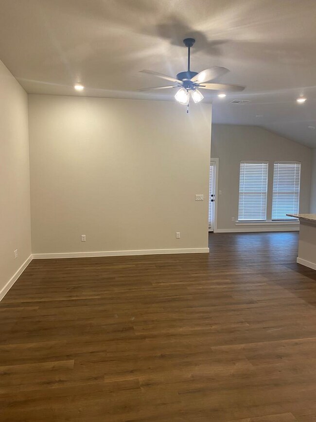 Foto del edificio - 329 Trailblazer Ln