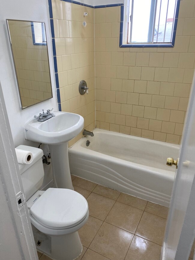 Building Photo - 316 S Berendo St