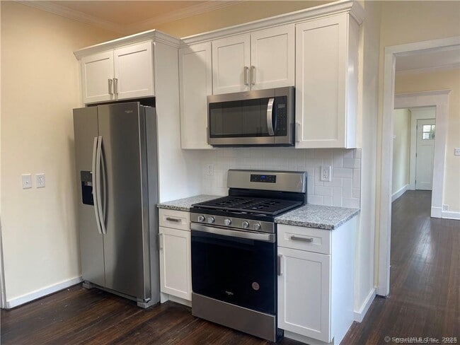 Building Photo - 71 Fountain St