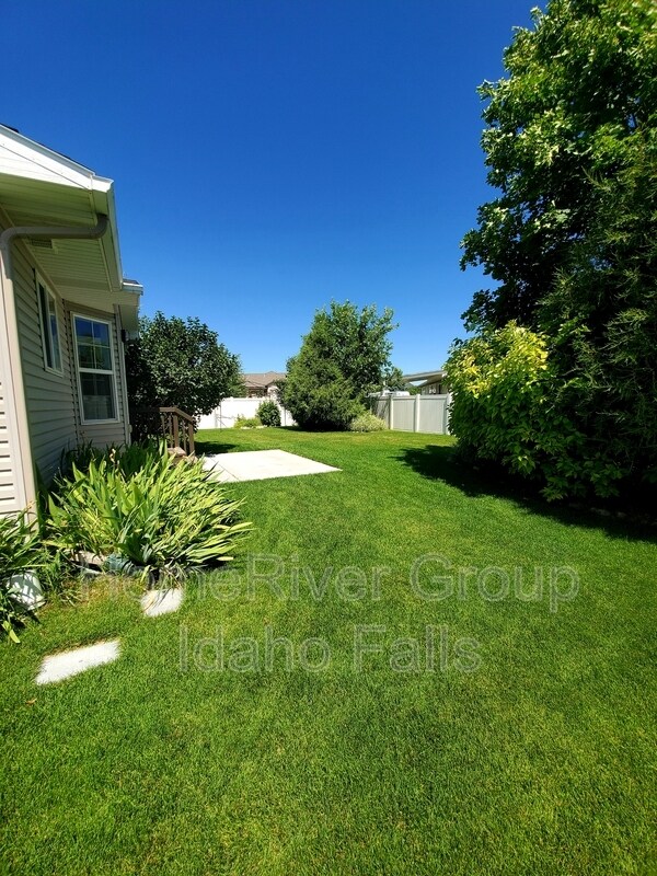 Building Photo - 2960 Simon St