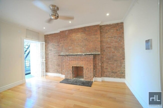 Building Photo - 2 BED DUPLEX WITH PRIVATE GARDEN IN PRIME ...