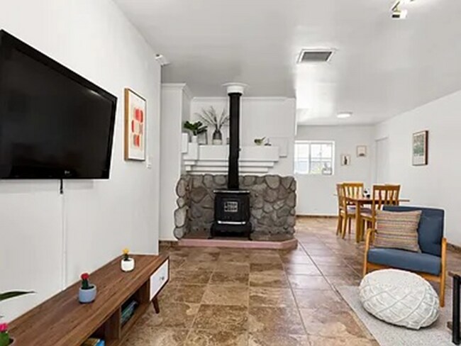 Foto del edificio - 7076 La Habra Ave