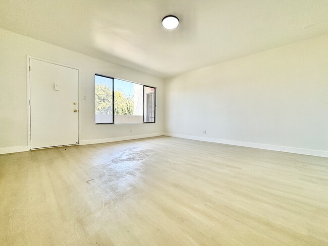 Building Photo - 700 Glenway Dr