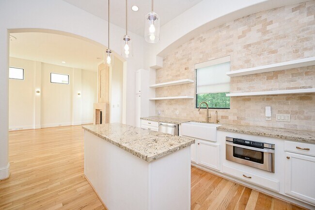 Foto del edificio - 1825 W 24th St
