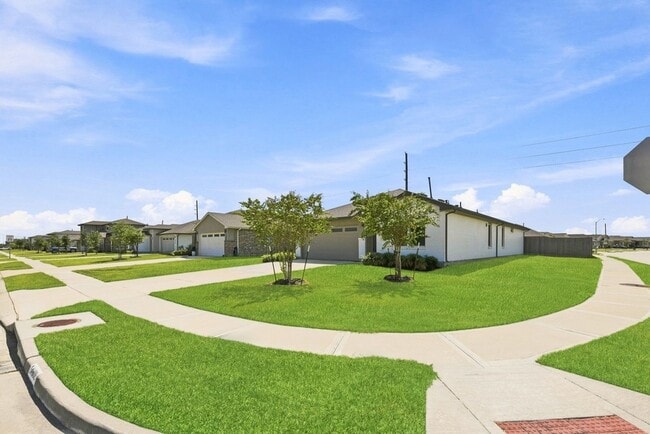 Building Photo - 14602 Sweetwater Dr