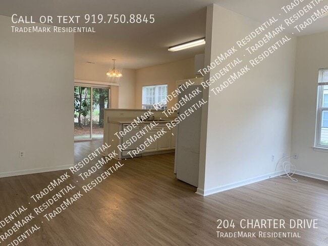 Building Photo - 204 Charter Dr