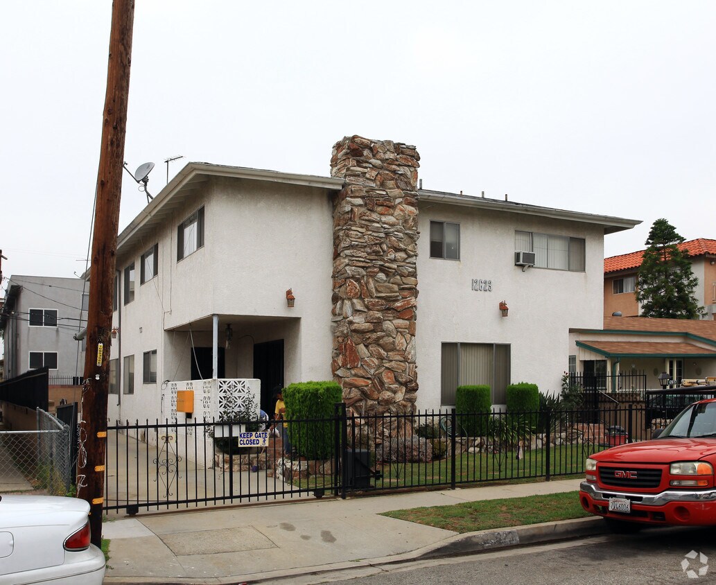 Building Photo - 12623 Cranbrook Ave