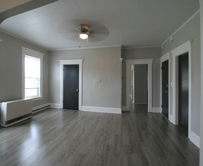 Building Photo - 467 Hevey St
