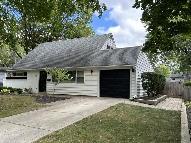 Building Photo - 946 Caniff Rd