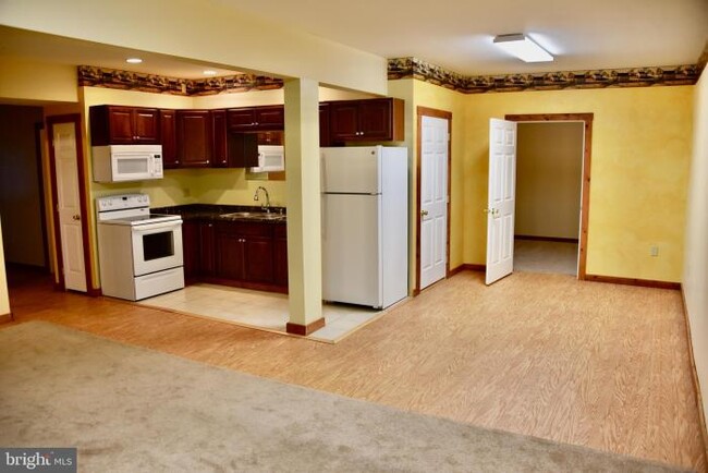 Building Photo - 2 bedroom in Robesonia PA 19551