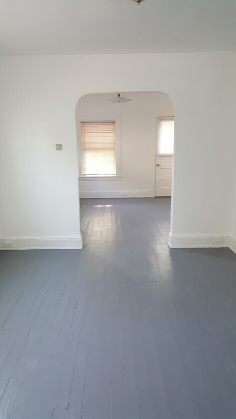 2-Bedroom apartment - 3127 W 38th St