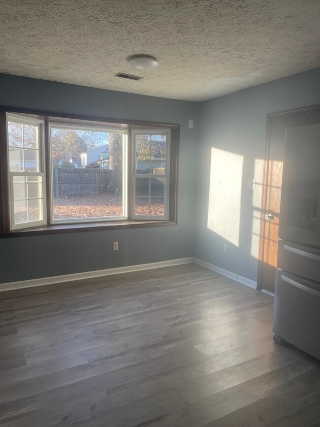 Building Photo - 46 Philmont Dr