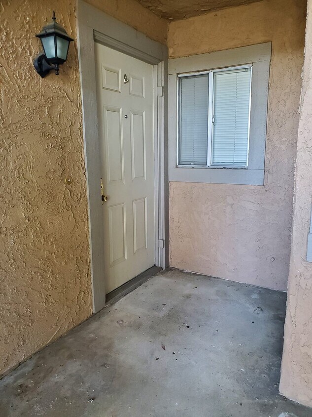 Foto principal - 4565 Alamo St