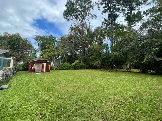 Building Photo - 10250 Briarcliff Rd E